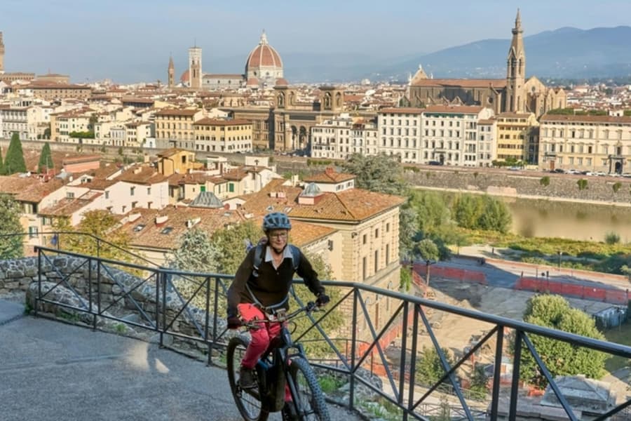 Florence: Guided E-bike Tour + Piazzale Michelangelo Visit + Surprise Tasting