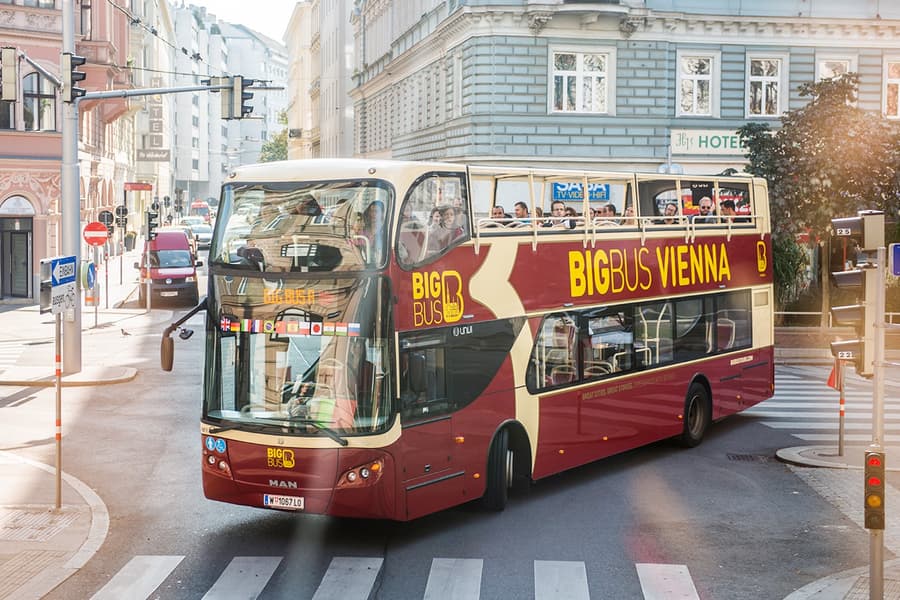 Wien Combo (Spara 20 %): Hop-on Hop-off busstur + Donau flodkryssning + Biljetter till toppattraktioner, Vienna
