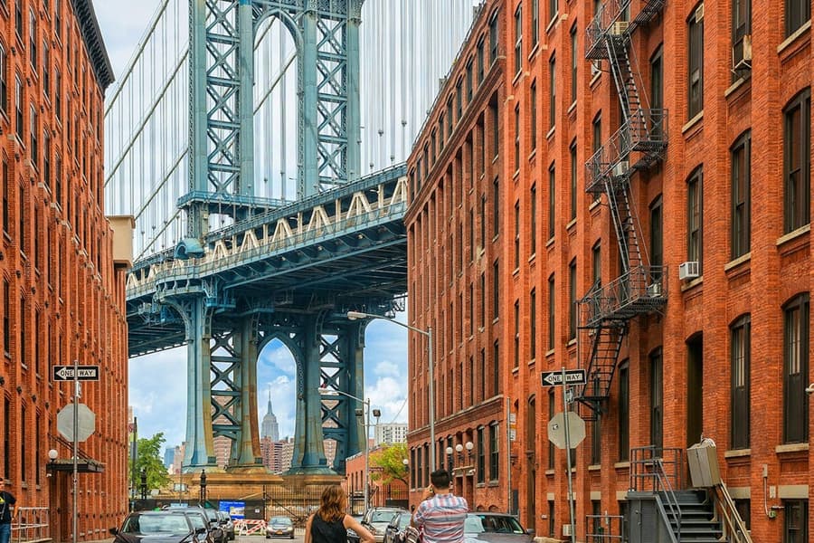 Brooklyn: 3-Hour Guided Bus Tour + Chocolate Tasting tickets at New York City Tours
