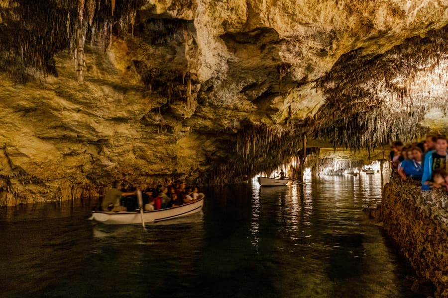 From Palma: Caves of Drach, Lake Martel, & Pearl Factory Day Trip, Mallorca