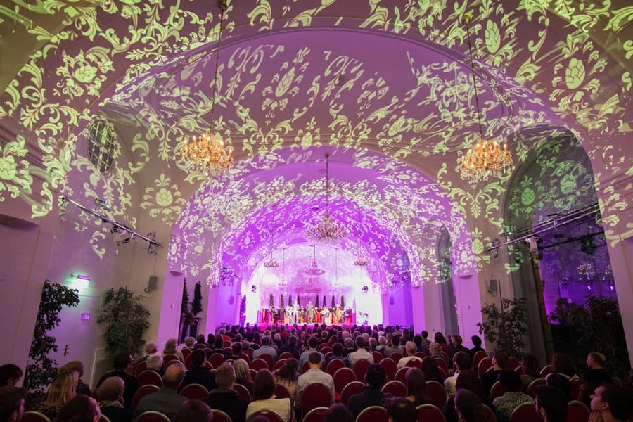 Schönbrunn-palasset: Mozart- og Strauss-konsert, Omvisning & 3-retters middag, Vienna