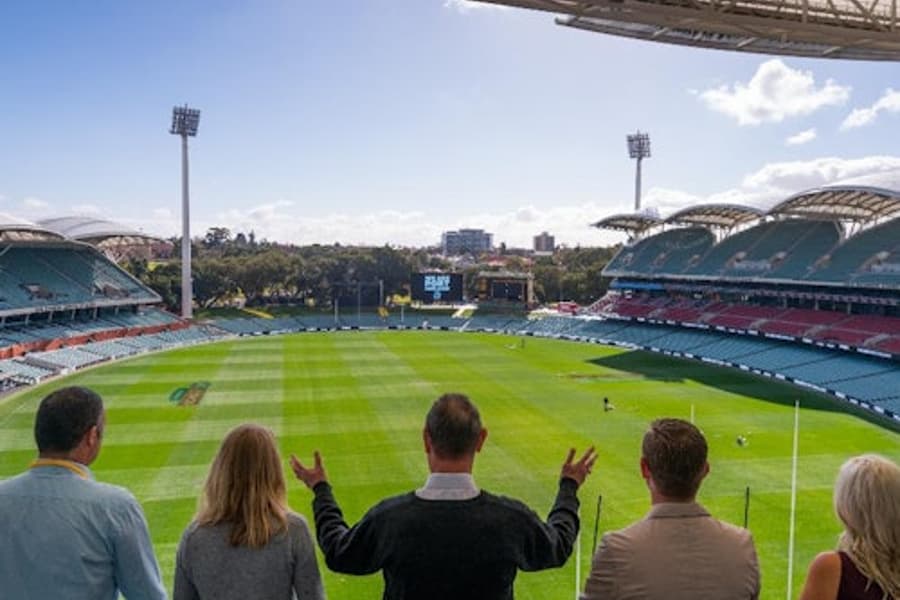 ทัวร์สนามกีฬาแอดิเลดโอวัล, at Adelaide Oval, Adelaide