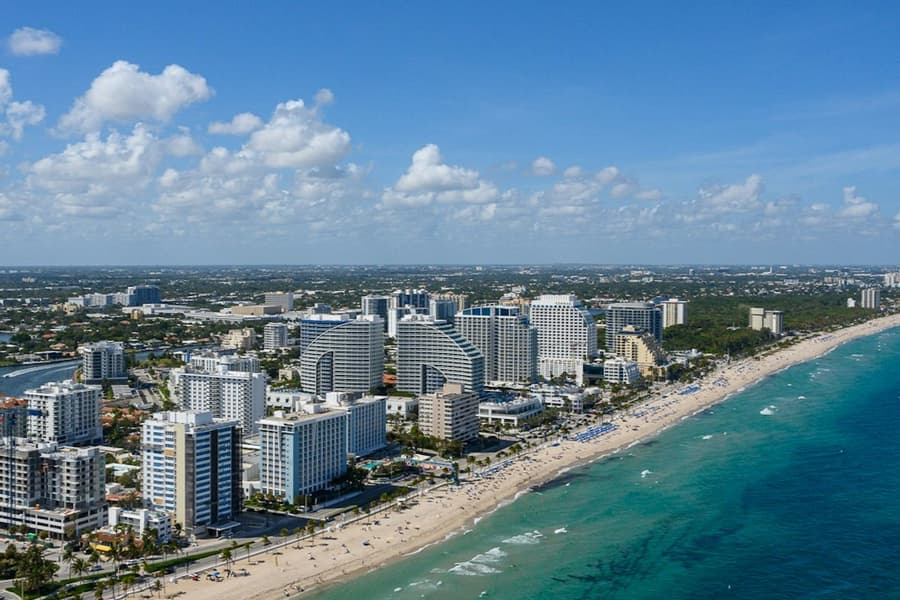 Hollywood Beach: 20-Minute Private Helicopter Tour from Fort Lauderdale tickets at Fort Lauderdale Helicopter Tours