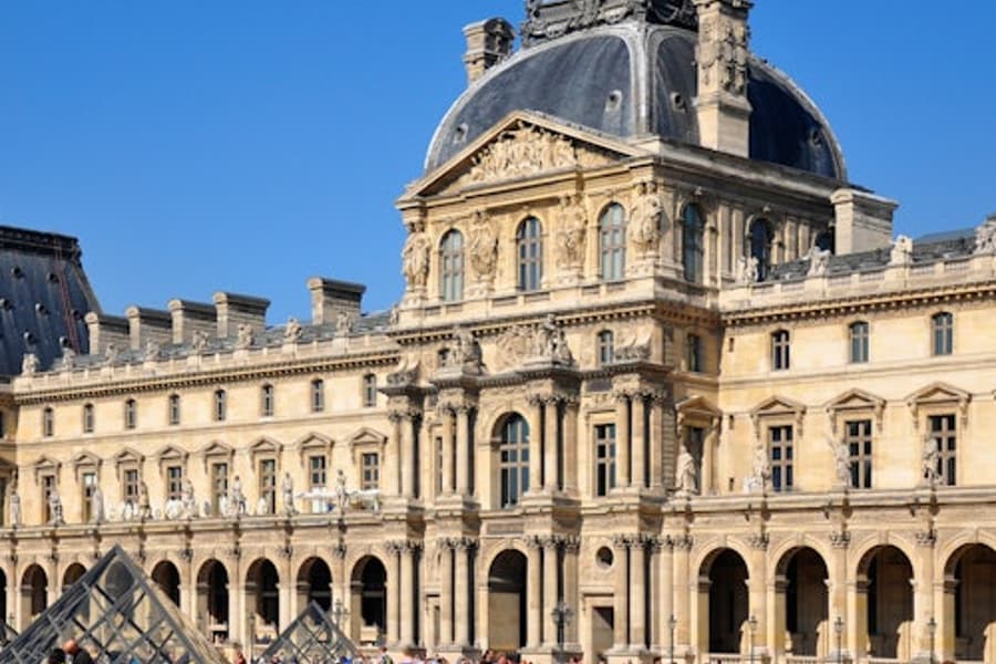 Murders And Mysteries: Louvre, at Louvre