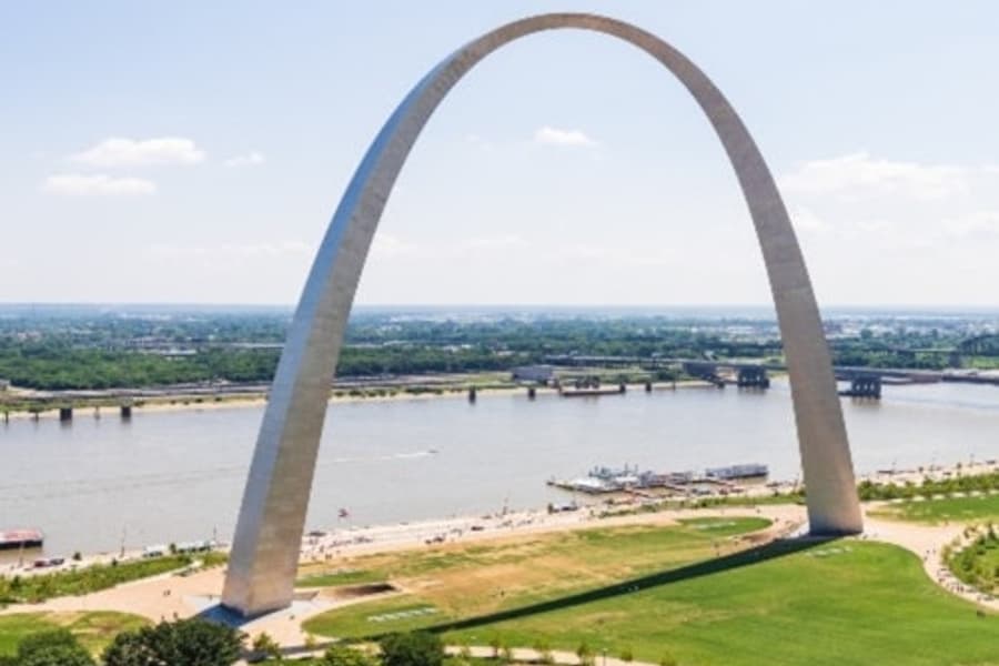 세인트루이스: 소그룹 도시 투어 + 게이트웨이 아치 입장 + 강 크루즈, at The Gateway Arch, St Louis