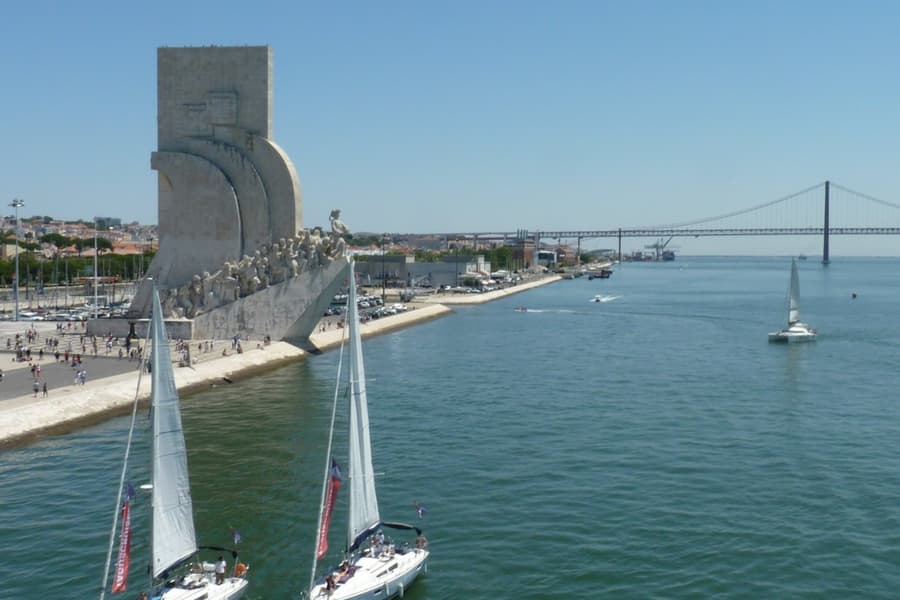 Lisbon: 1-Hour Morning Sailing Tour from Belém, at Lisbon Sailing