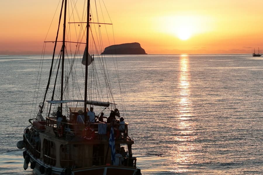 Santorini: Sunset Cruise, Firá