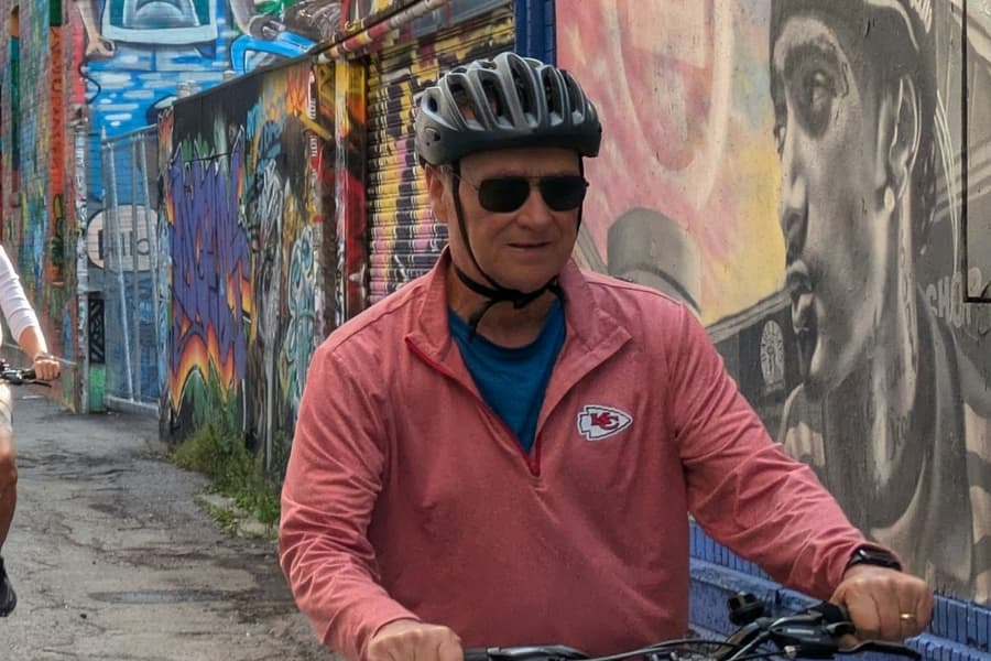 Toronto: Guided Neighbourhoods E-bike Tour, Toronto