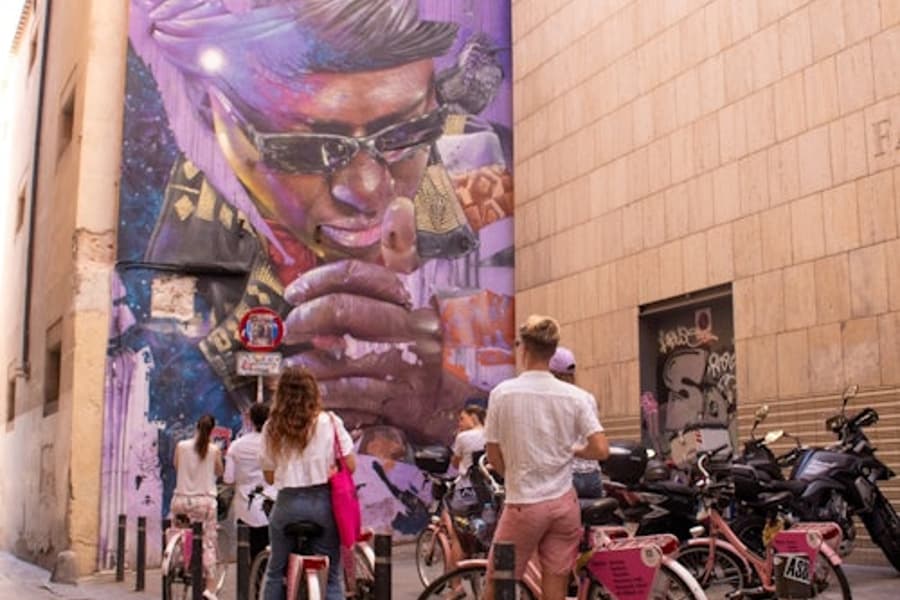 Barcelona: Guided Street Art Bike Tour