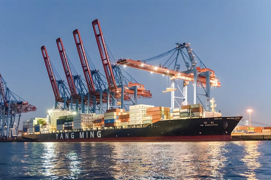 1.5-Hour Grand Harbor Evening Lights Cruise, Hamburg