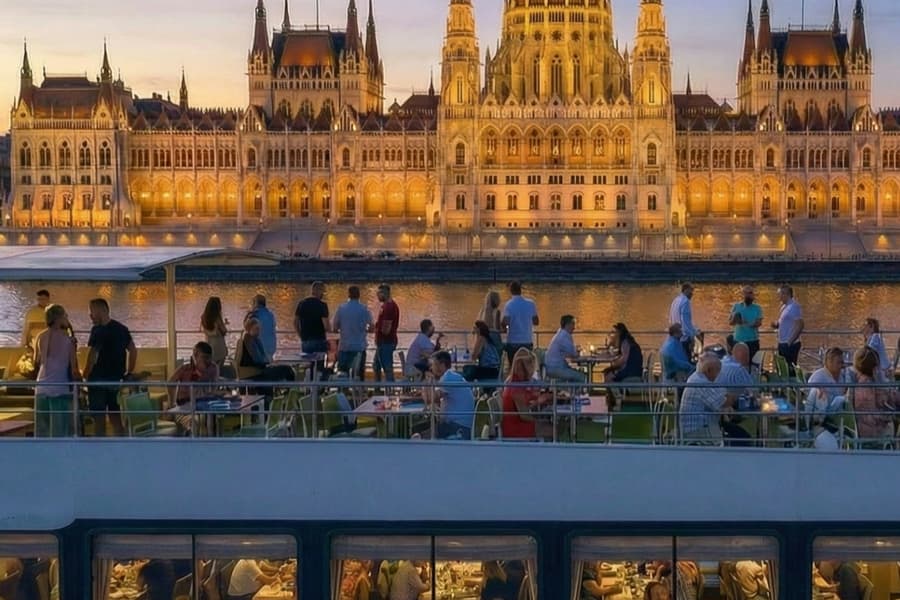Budapest: Evening Cruise and Dinner with Champagne & Live Entertainment, at Budapest Cruises