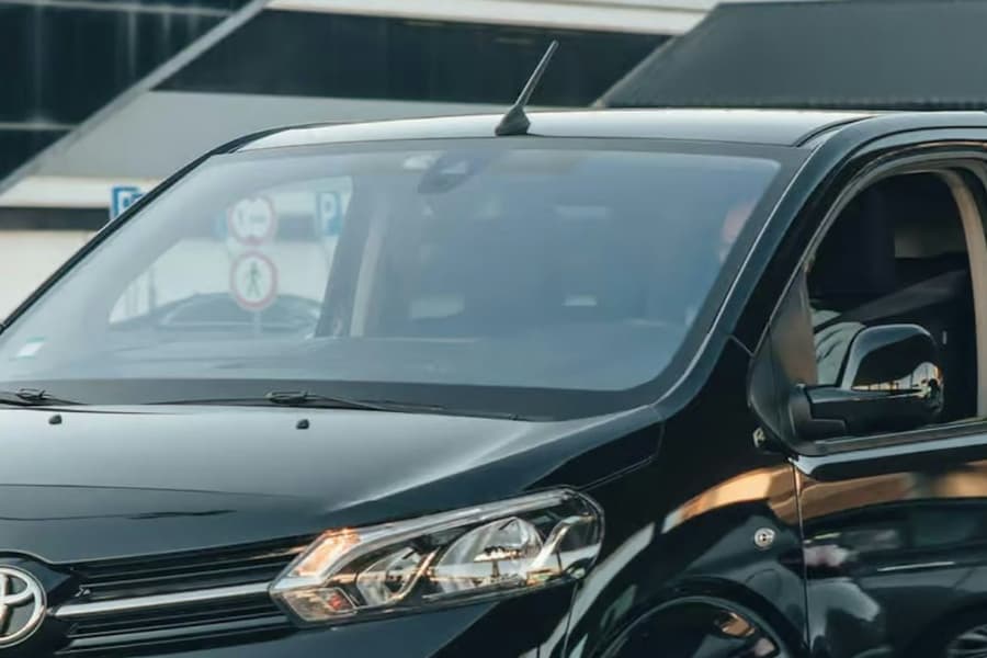 Lisbon: Private Transfer To/From Airport and City Center, at Lisbon Airport Transfer