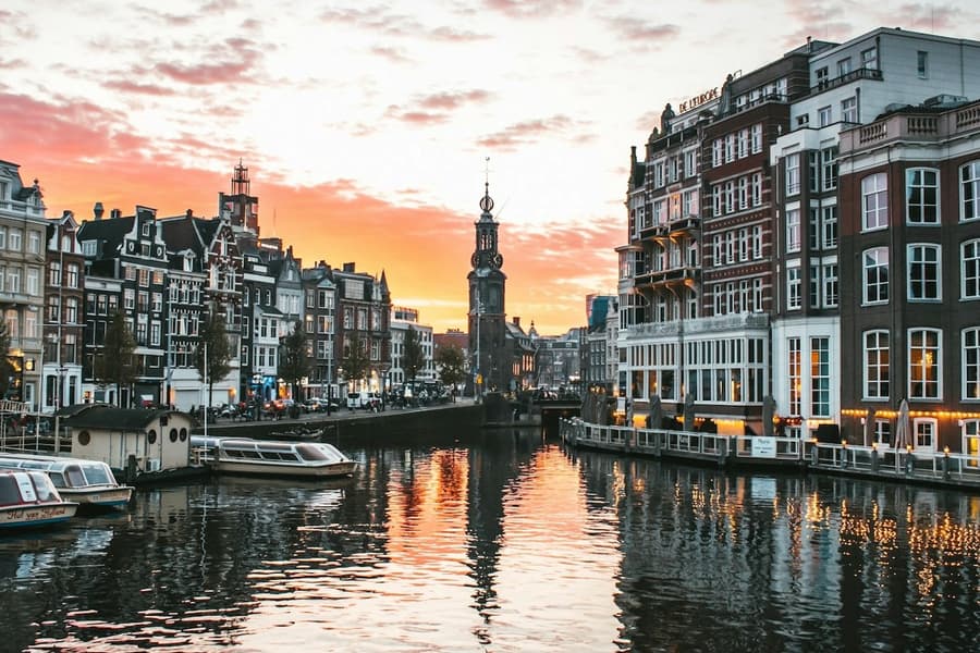 Amsterdam: Day Trip from Brussels with Cheese, Clogs & Windmills, Brussels