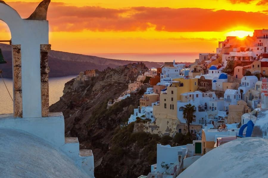 Day Tour to Akrotiri from Santorini with Sunset in Oia, Firá