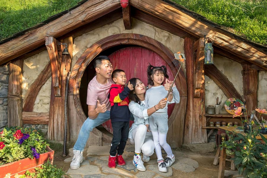 From Auckland: Hobbiton Movie Set & Waitomo Glowworms Caves Signature Guided Tour tickets at Auckland