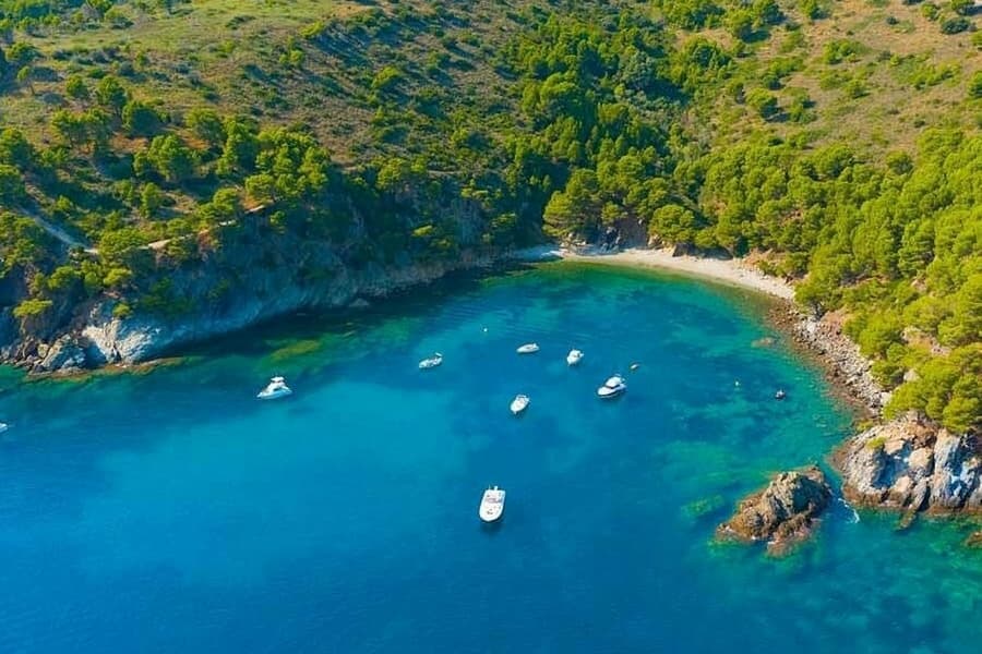 Cala Murtra: Evening Boat Cruise from Roses + Audio Guide tickets