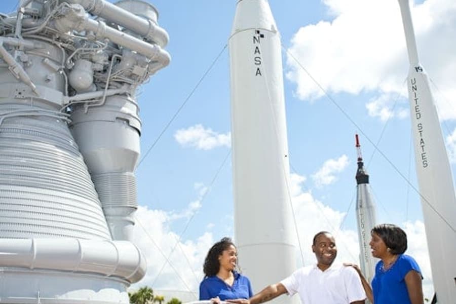 مجتمع بازدیدکنندگان مرکز فضایی کندی ناسا: ورودی روزانه, at Kennedy Space Center Visitor Complex, Merritt Island