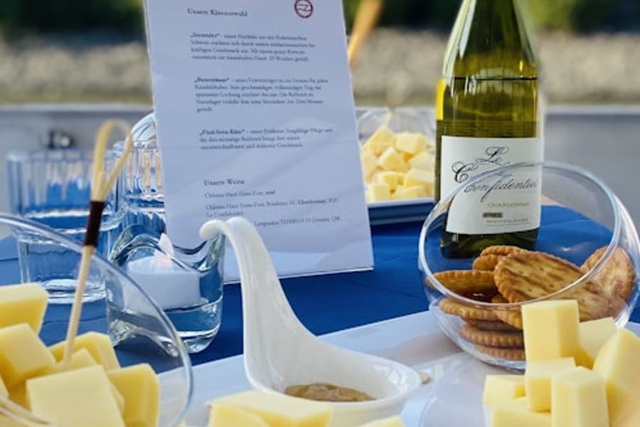 Hamburg: Harbor Cruise + Cheese & Wine tickets