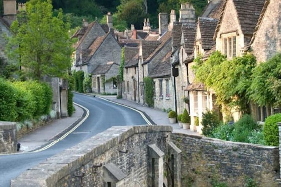 Cotswolds: Guided Tour + Roundtrip Transfer from London, at Cotswold Tours from London