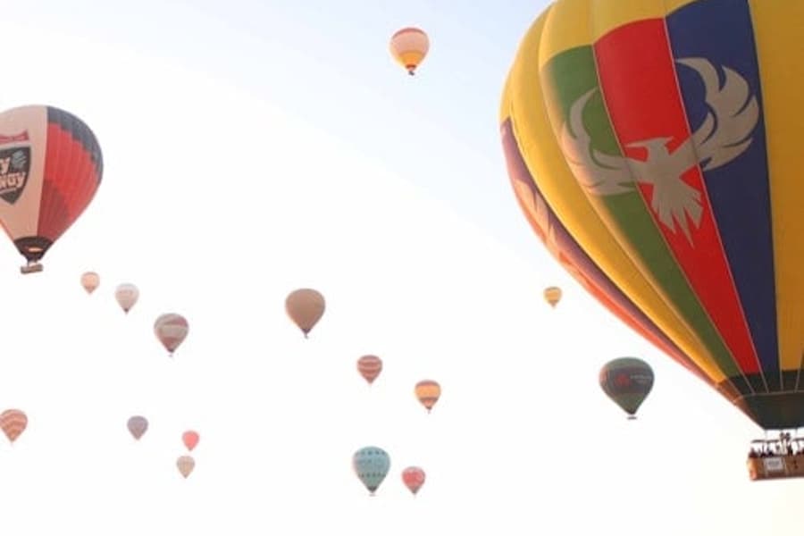 Kuplamatka kuumailmapallolla Pamukkalessa, Goreme