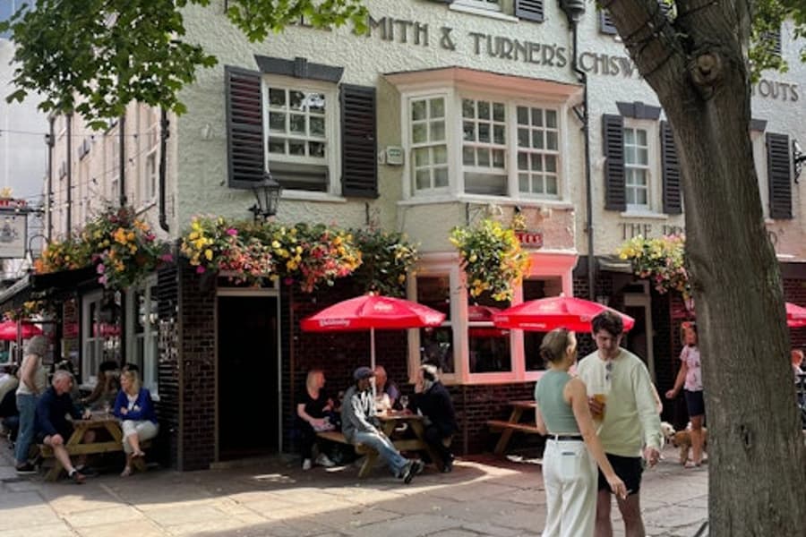 London: Ted Lasso Guided Tour tickets at London City Tours
