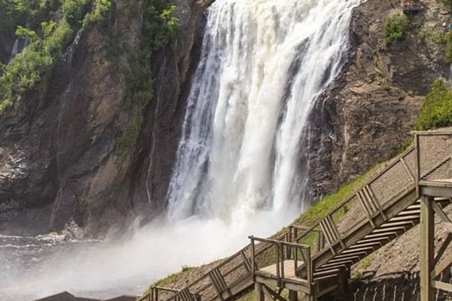 Cidade de Quebec e Cataratas de Montmorency: Tour Guiado de um Dia a partir de Montreal, Montreal