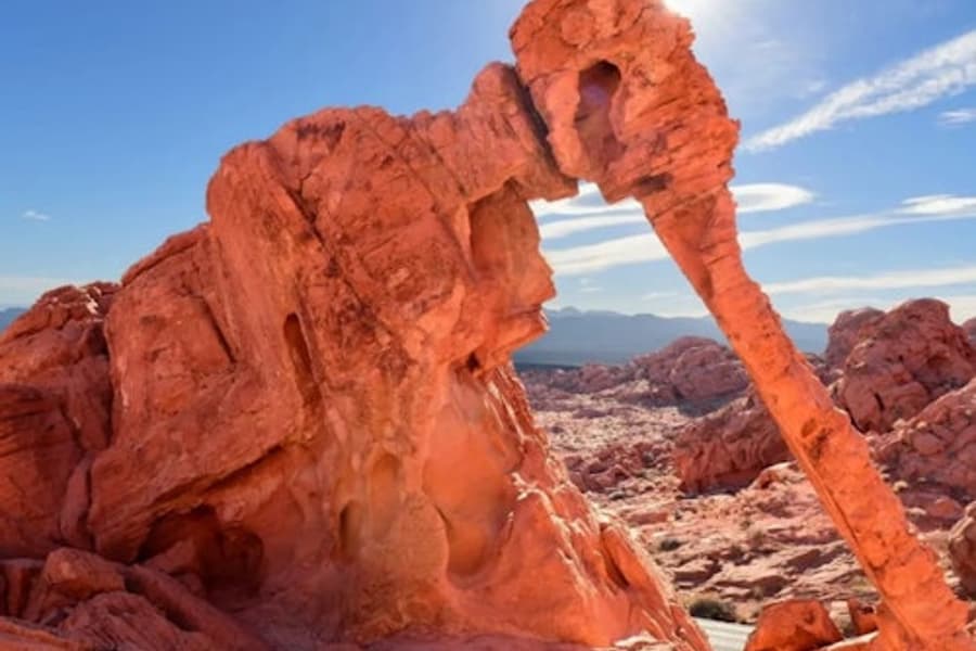 Valley of Fire, Seven Magic Mountains & Welcome to Las Vegas Sign: Guided Tour