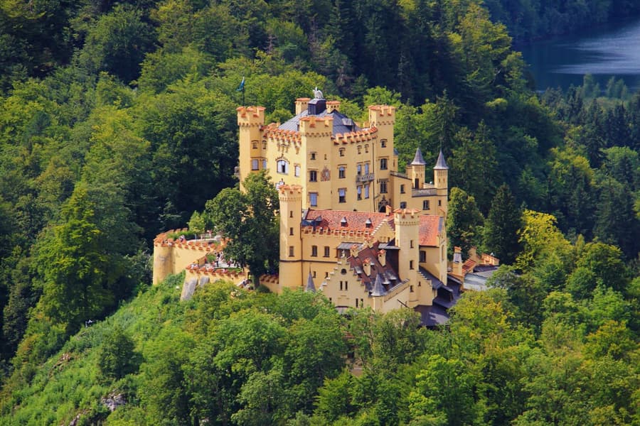 Private Guided Tour of Neuschwanstein & Linderhof Castle Grounds from Munich, Munich