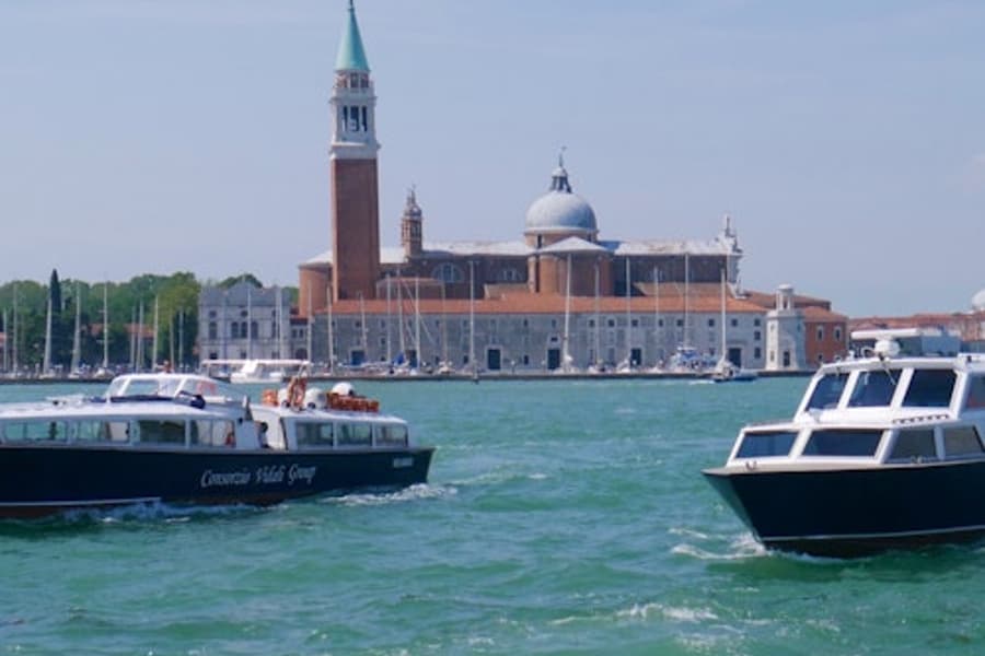 Boat Transfer from Piazzale Roma to San Marco with Guide, at Venice Boat Transfers