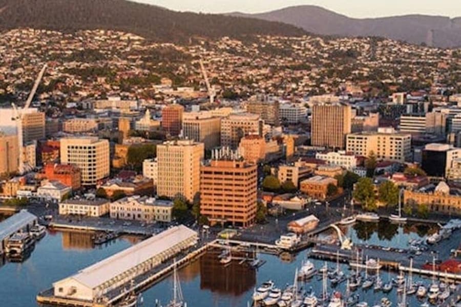 Hobart: One-way or Roundtrip Bus Transfer Between City Centre & Airport, Hobart