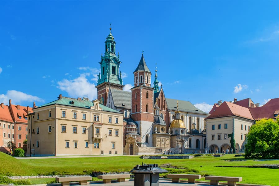 Wawel Castle Skip-the-Line Guided Tour with Optional Exhibitions, Krakow