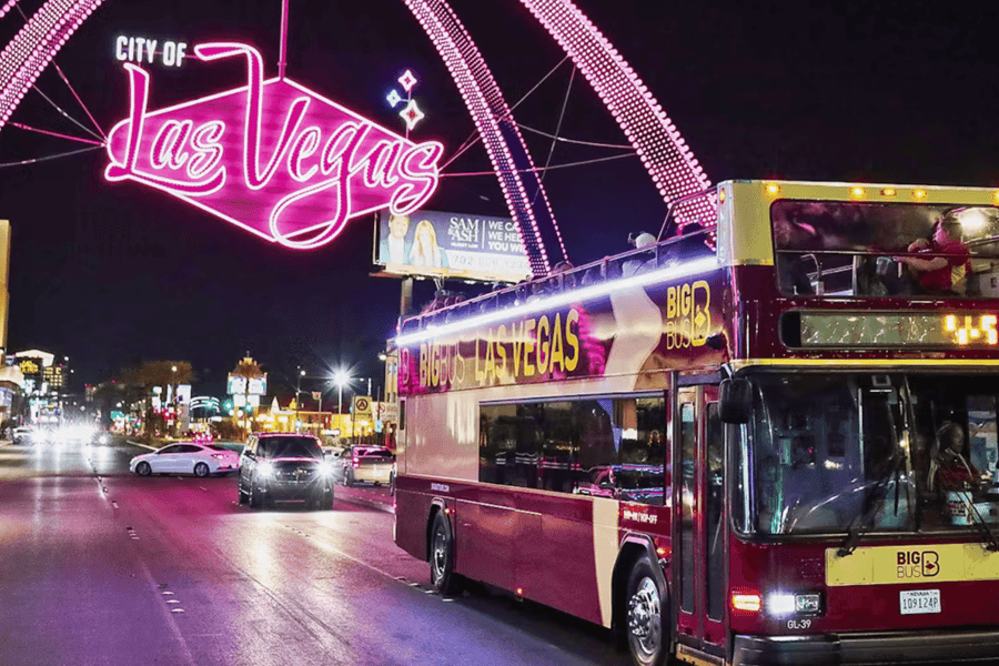 Big Bus: Las Vegas Nat Rundtur, at Big Bus Station, Las Vegas