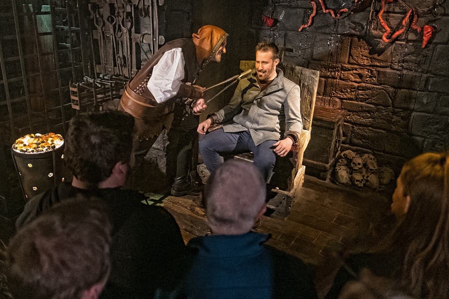 Screams & Spirits London Dungeon Tickets with Cocktail at The London Dungeon