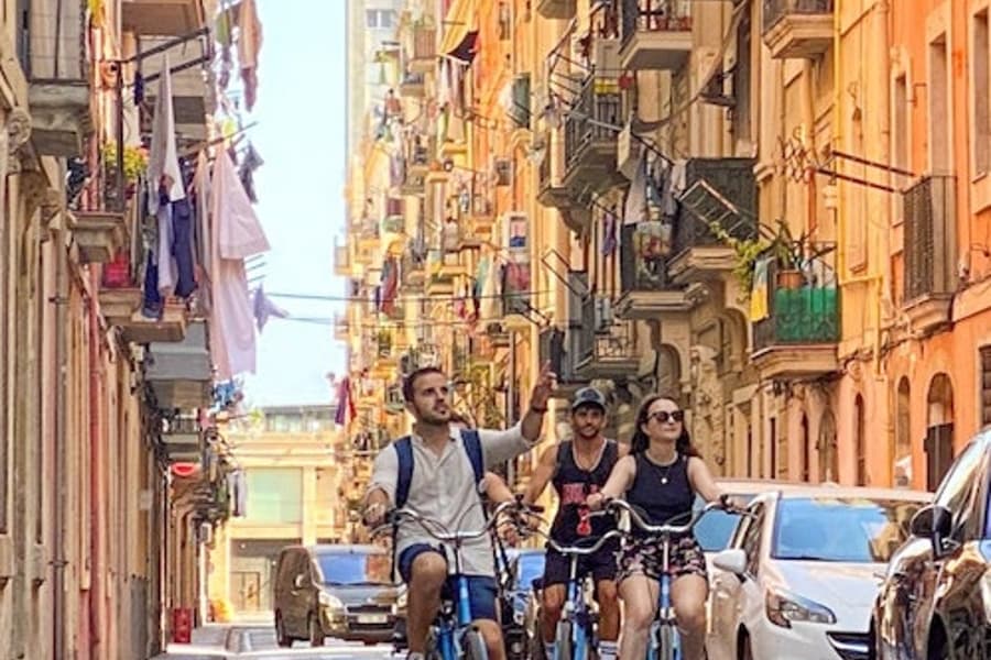 Barcelona: Private Bike Tour from Gaudi Houses to Barceloneta