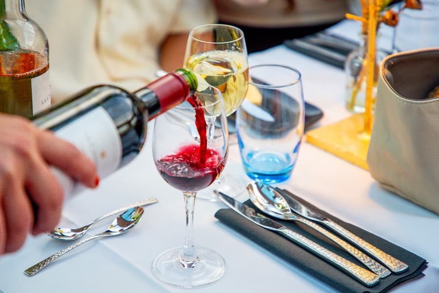 Amsterdam: 90-Min Adult-Only Evening Canal Cruise with Wine and Cheese, Amsterdam