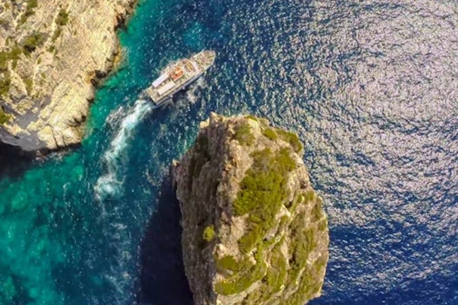 Plavba po Modrých jeskyních Paxos a Antipaxos (vesnice Gaios) z přístavu Korfu, Corfu