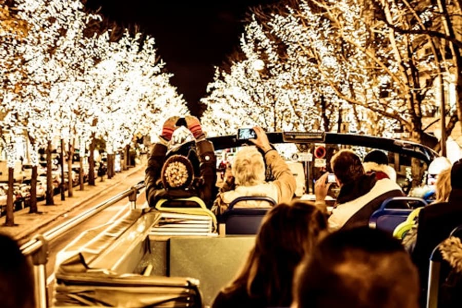 トゥートバス パリ: 環境に優しいクリスマスライトツアー, at Paris Hop-on Hop-off Tours, Paris