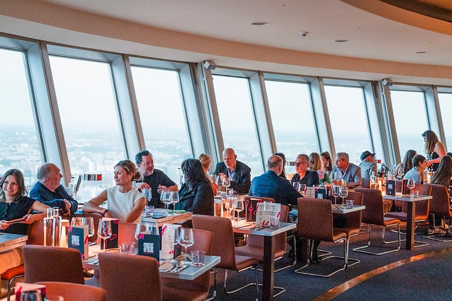 Billets d'entrée à la tour de télévision de Berlin avec repas et boissons, at Berliner Fernsehturm, Berlin