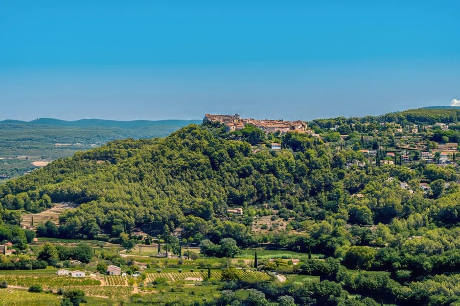 مارسیلز سے: بندول اور قسیس کی مکمل دن کی وائن چکھنے کی سیر, at Radisson Blu hotel, Provence