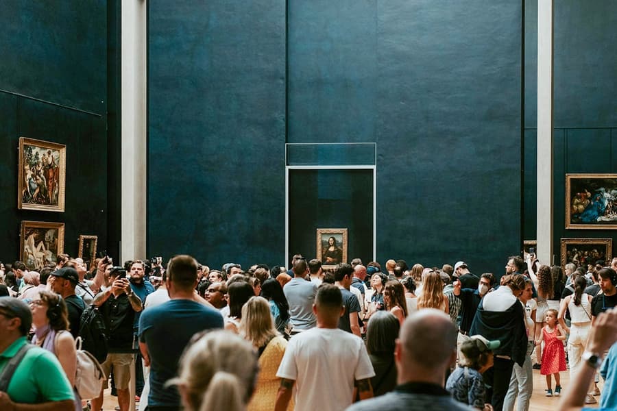 Entrades amb accés programat al Museu del Louvre i creuer pel riu Sena, Paris
