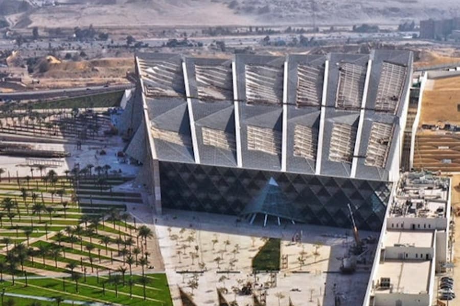 Grand Egyptian Museum & Giza Pyramids: Guided Tour + Lunch + Transfer, Giza