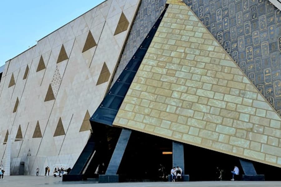 Giza Pyramids, Sphinx & Grand Egyptian Museum: Guided Tour + Transport + Lunch, Giza