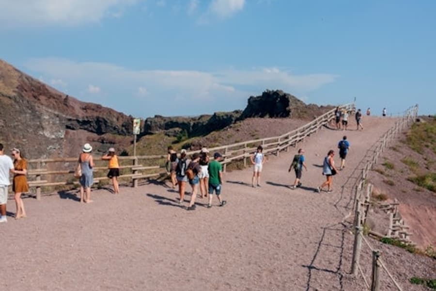 Везувий: Билет за бърз достъп + Двупосочен транспорт от Неапол, at Mount Vesuvius, Ercolano