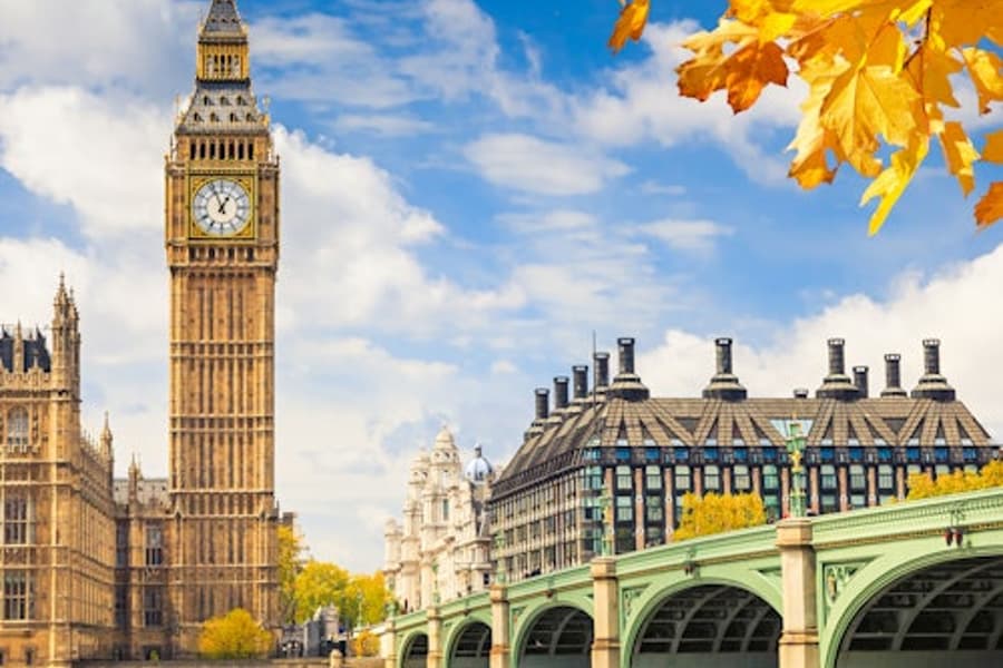 London in One Day: Guided Bus Tour with Changing of the Guard & River Cruise tickets at London City Tours