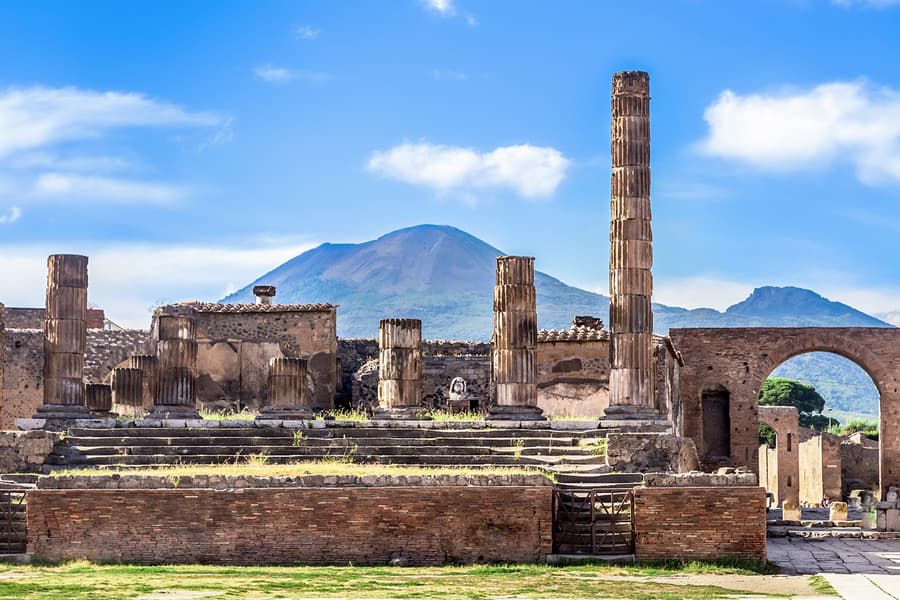Pompeii Skip-the-Line Guided Tour, Pompeii and Naples