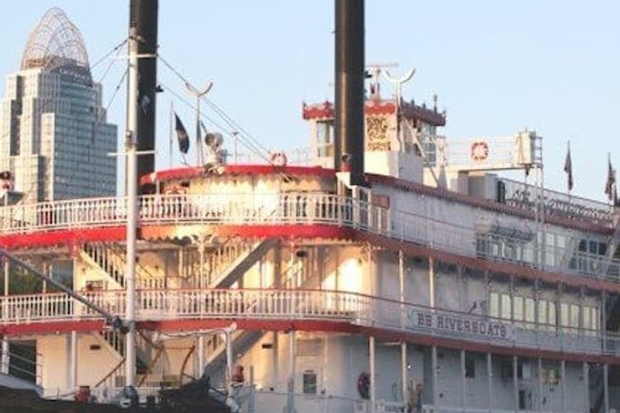 Kapteinens middagscruise, Newport