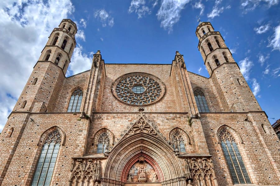 Skip-the-Line Guided Tour of Santa Maria del Mar Interior tickets at Passeig del Born, 5-1