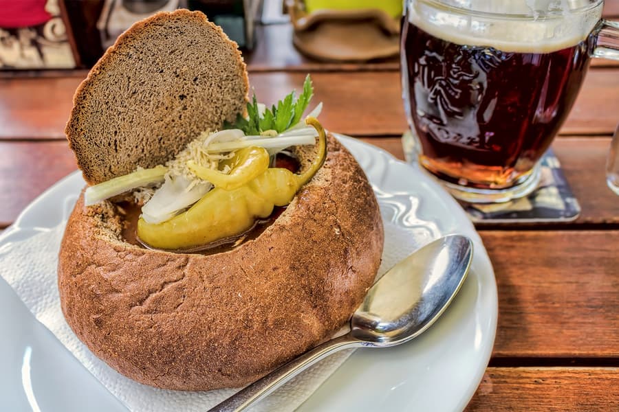 Vanuit Praag: Middeleeuws Diner Show met Onbeperkte Drankjes, Dětenice Kasteel & Brouwerij Tour, Prague