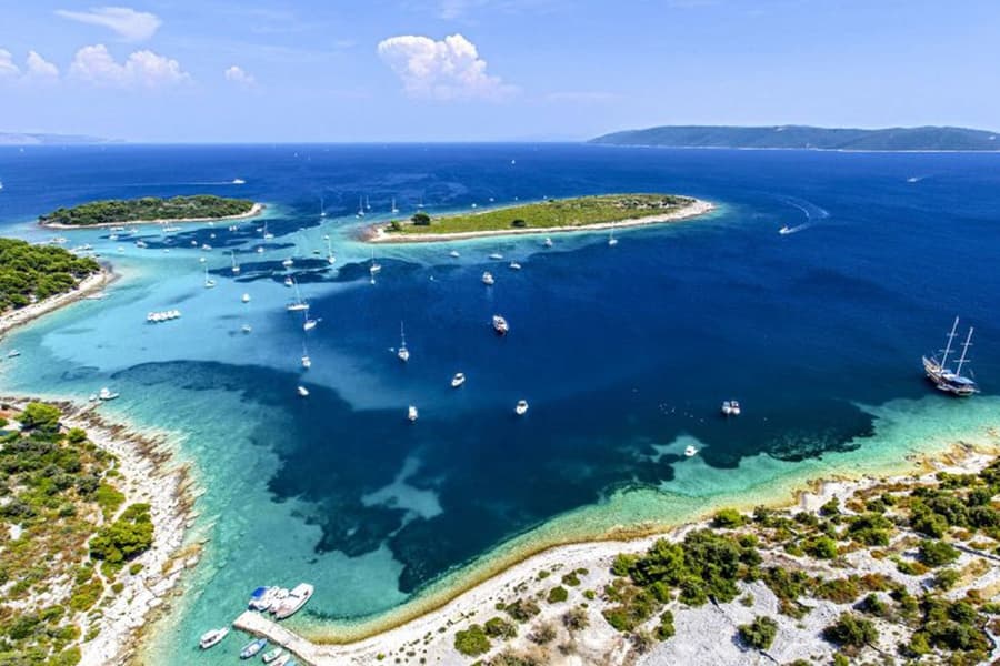 From Split: Blue Lagoon, Duga Bay & Trogir Boat Tour with Snorkeling, Split