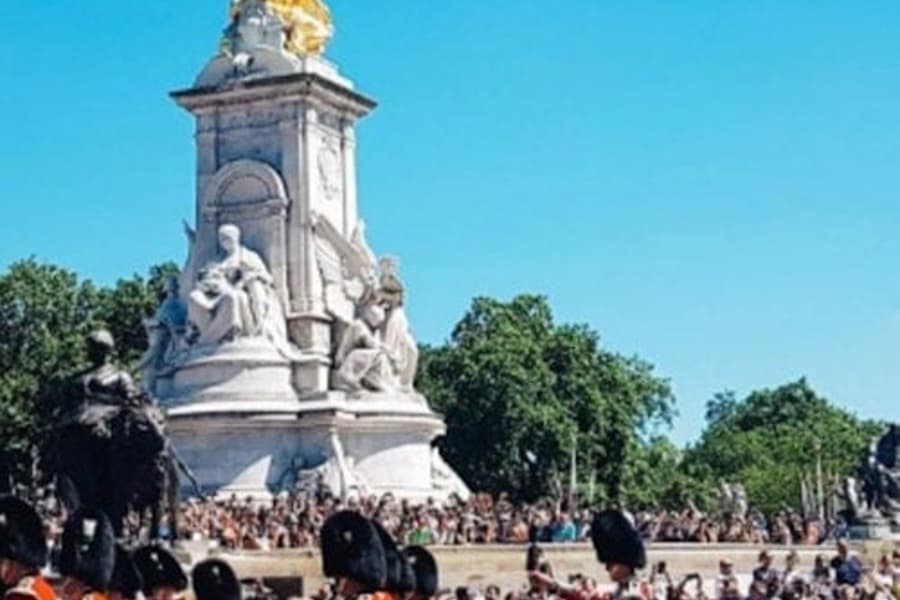 London: Kids Free Guided City Tour tickets at London City Tours